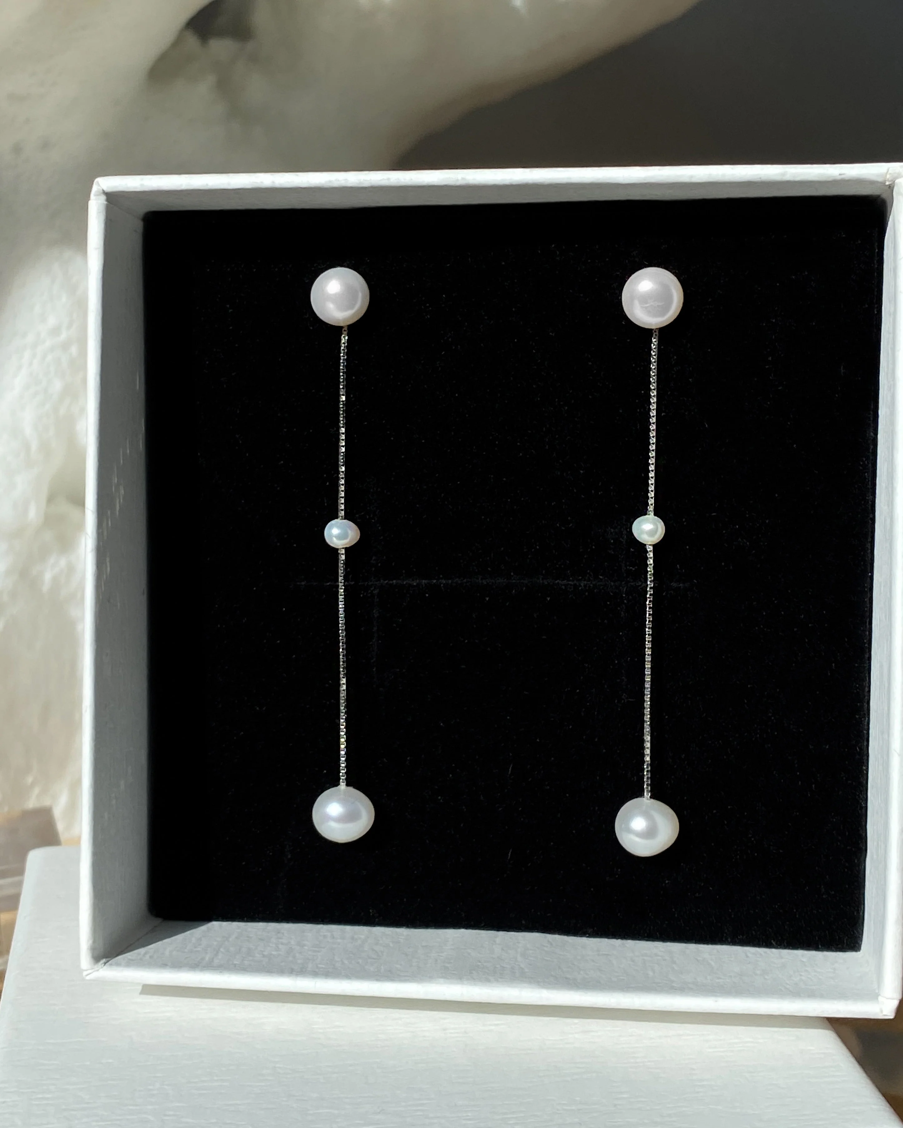 Amara Pearl Earrings - Image 2