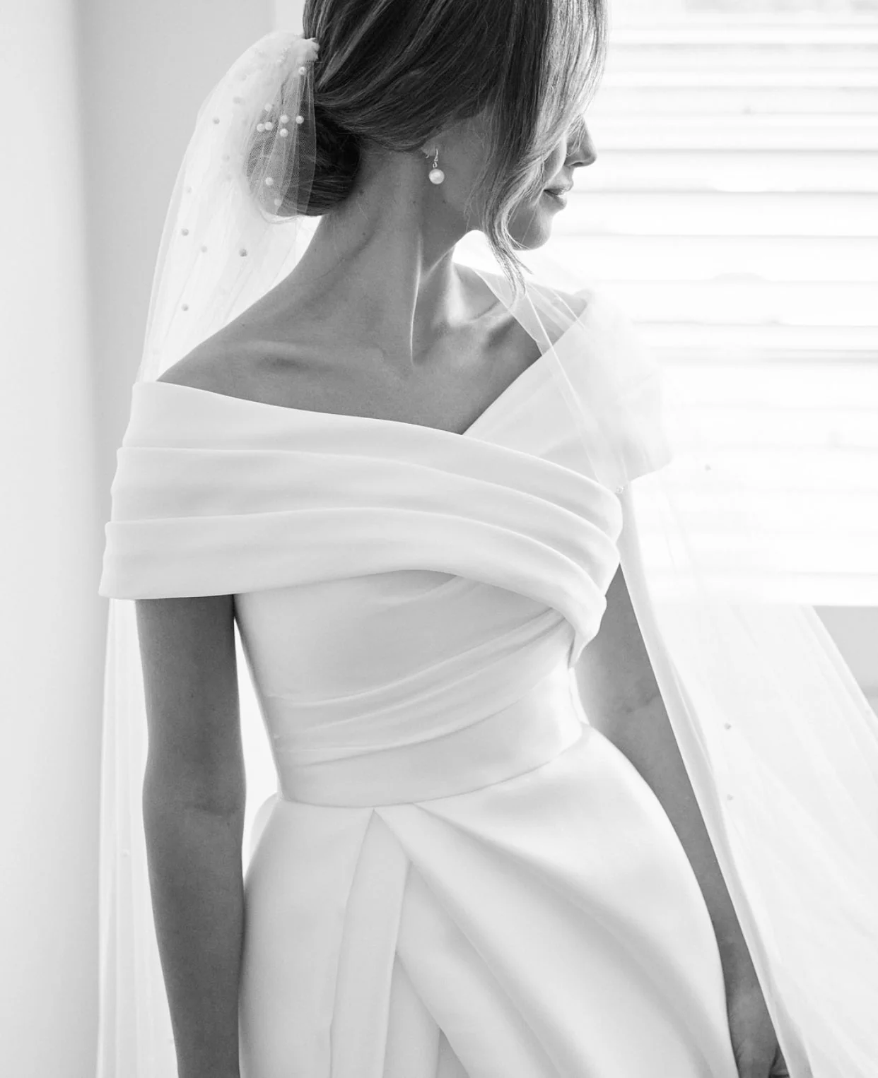 Audrey I Pearl Earrings - Image 7
