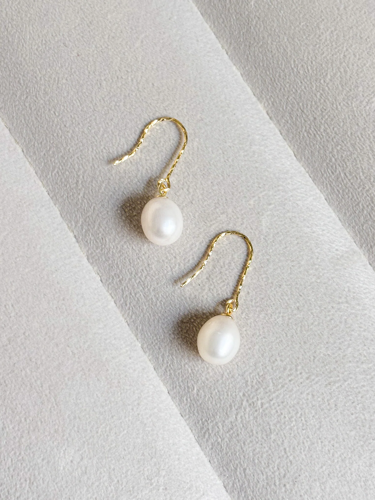 Audrey Pearl Earrings II - Image 4