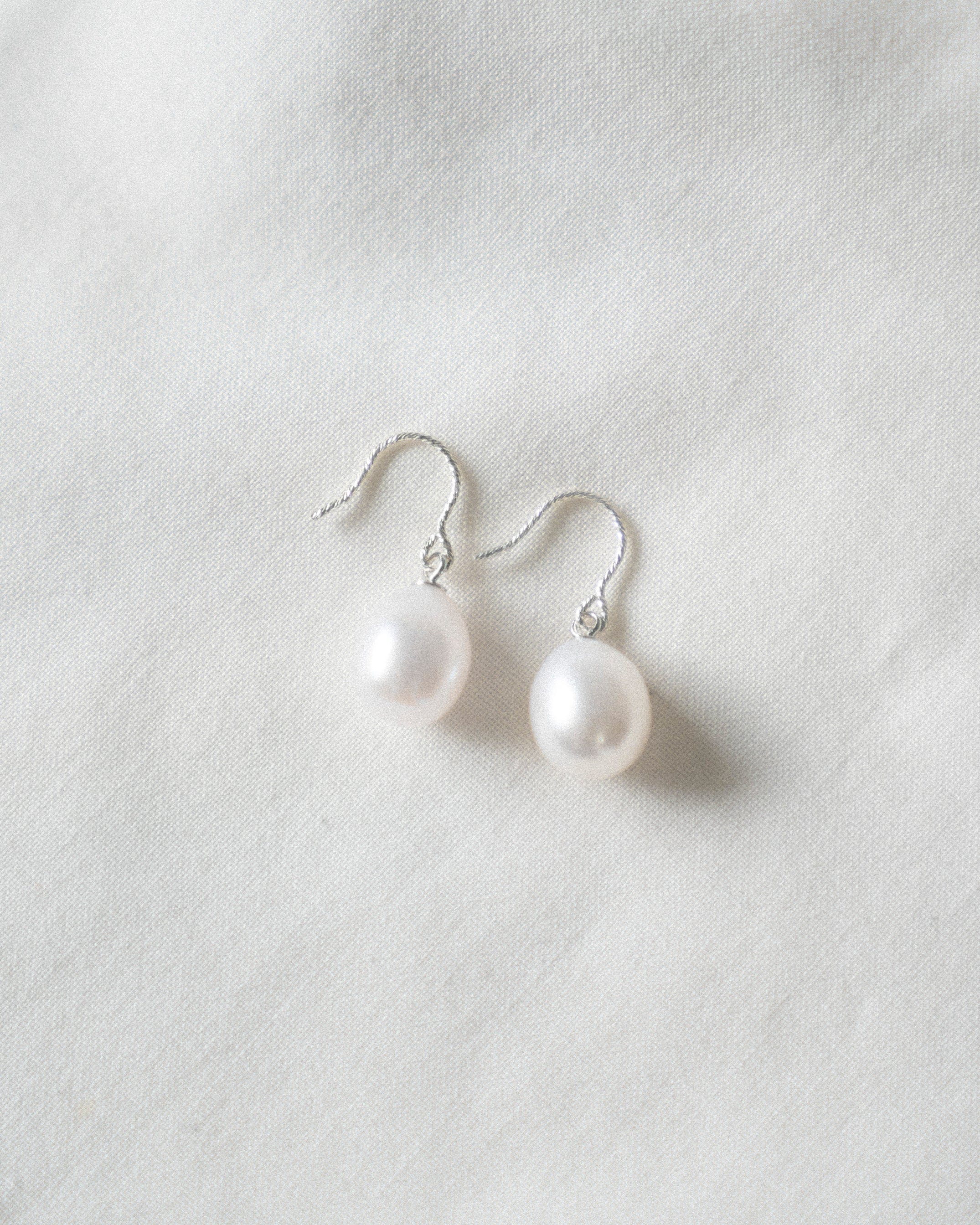 Audrey Pearl Earrings II - Image 6