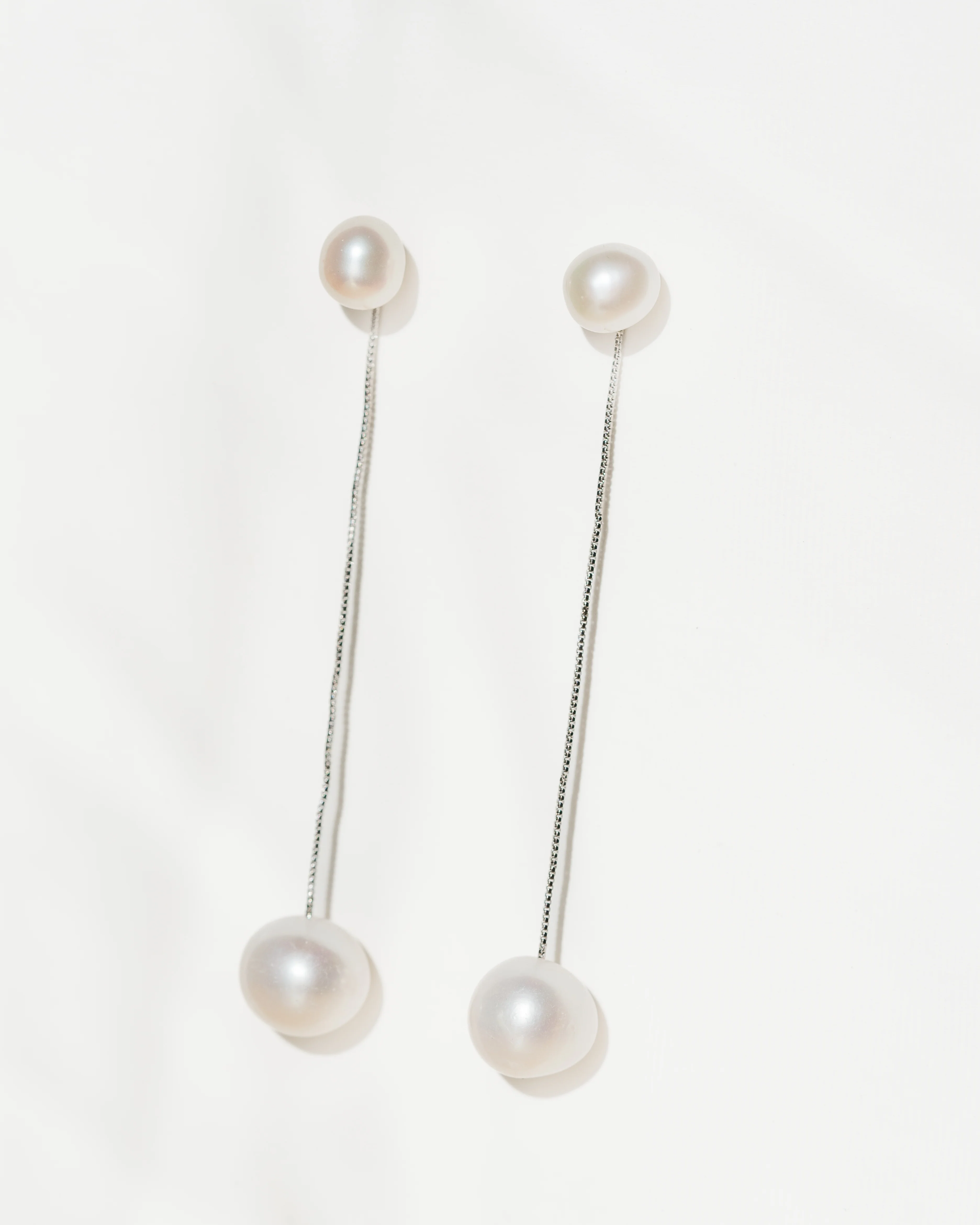 Chloe Pearl Earrings - Image 4