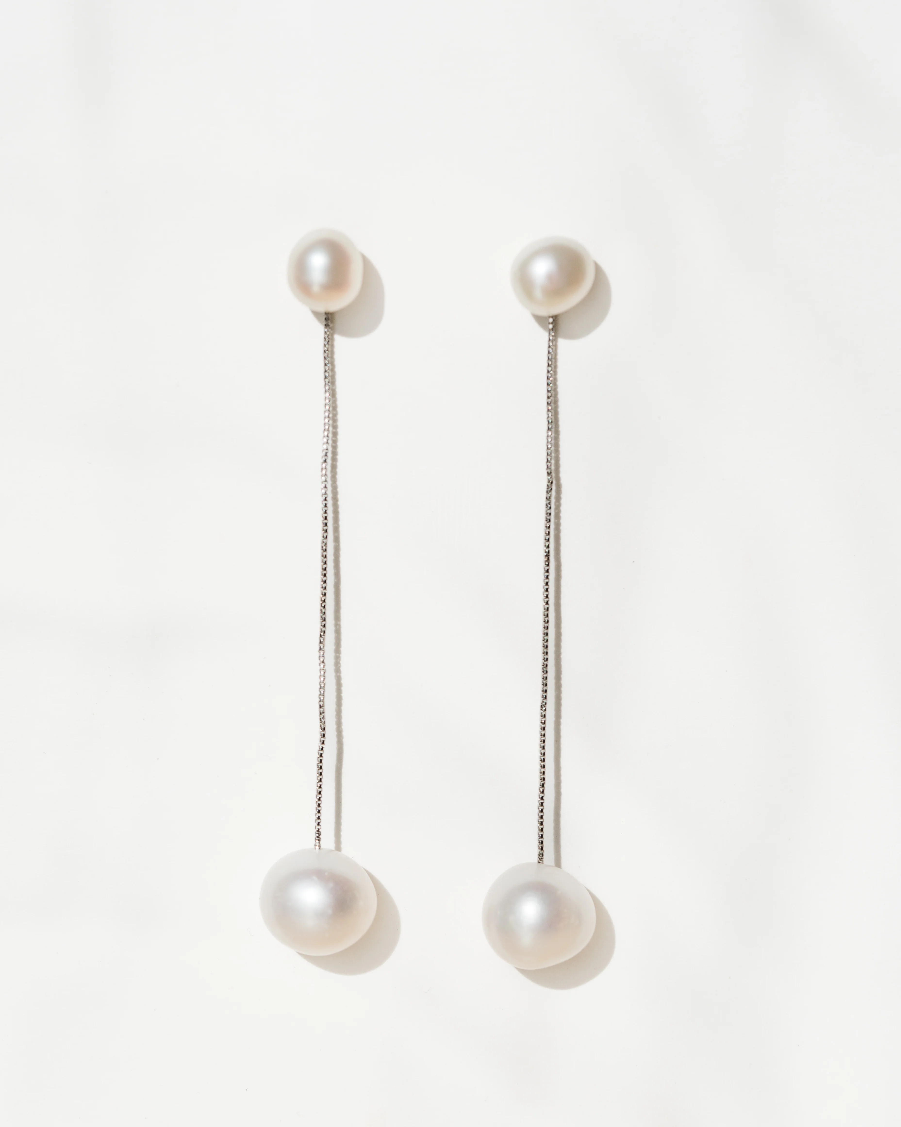 Chloe Pearl Earrings - Image 5
