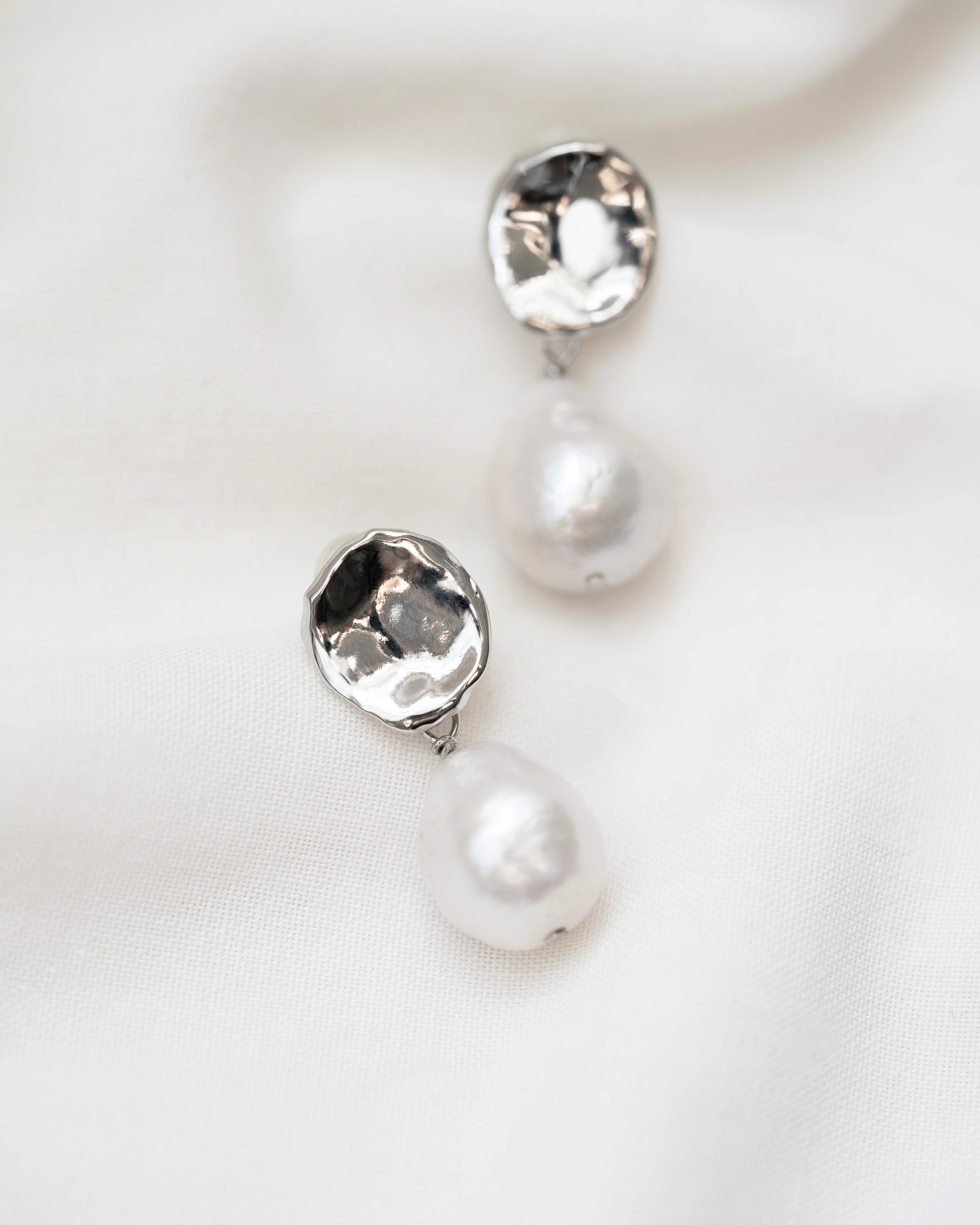 Jen Pearl Earrings - Image 9