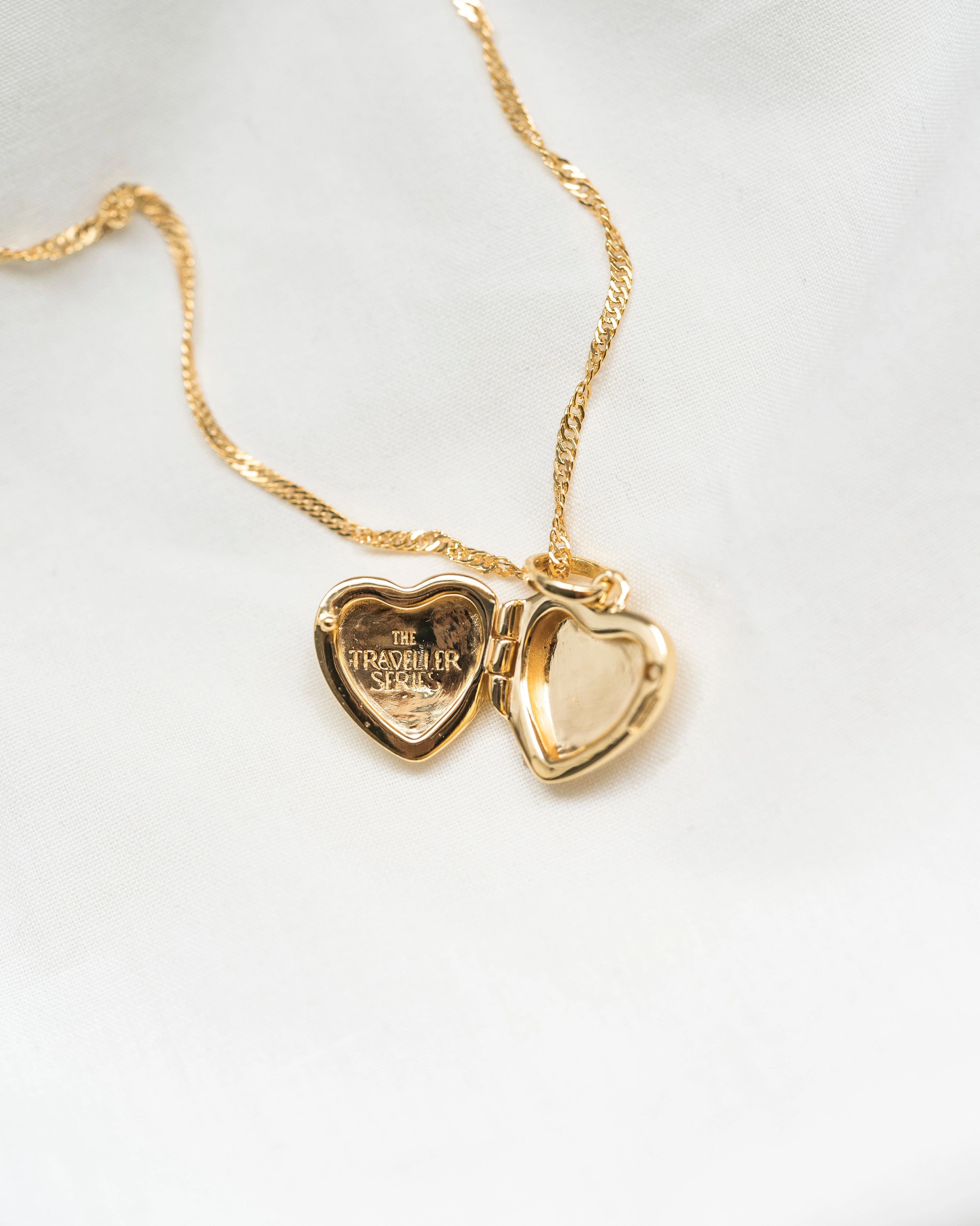 Love Heart Locket w Anne Chain - Image 11