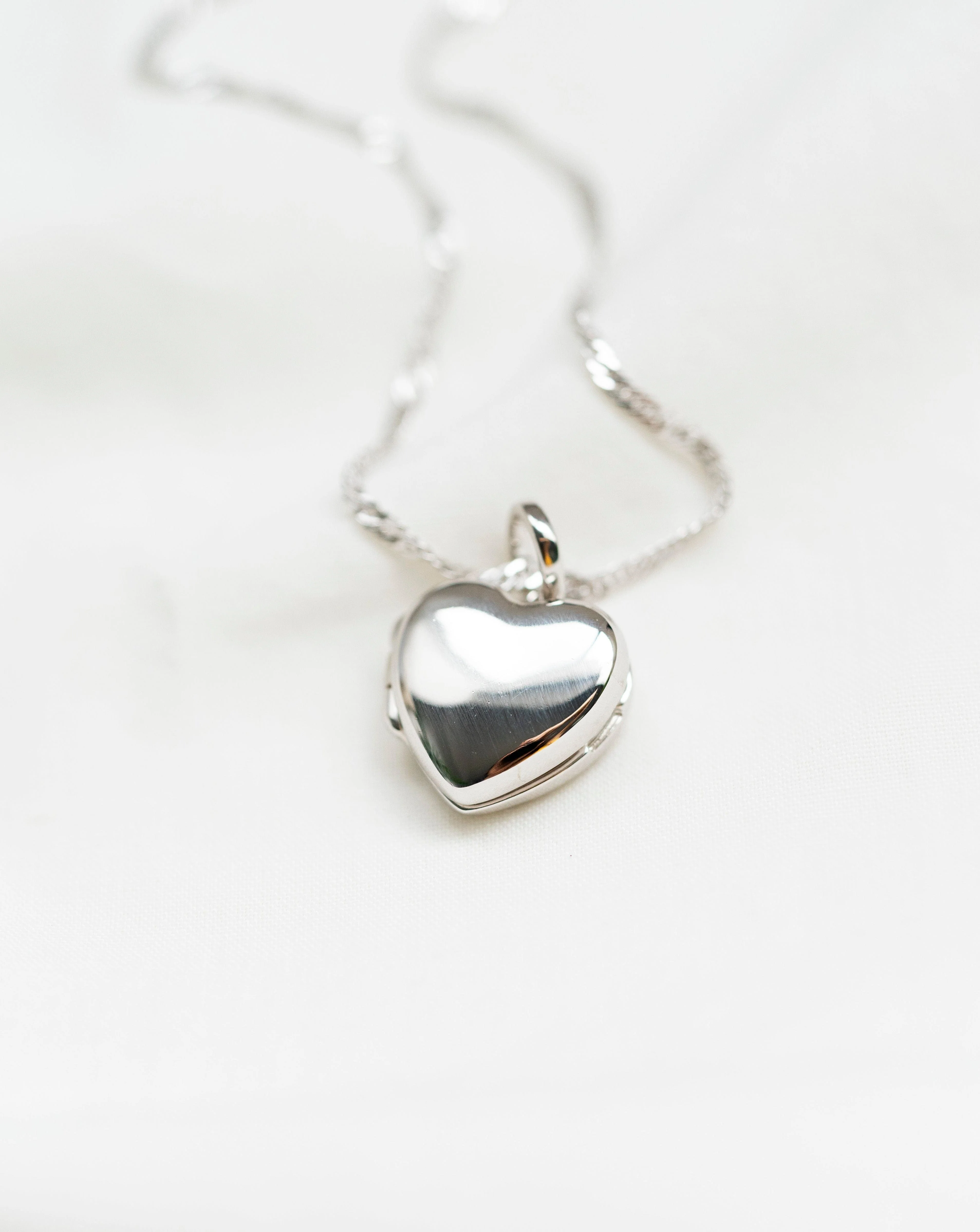 Love Heart Locket w Anne Chain - Image 14