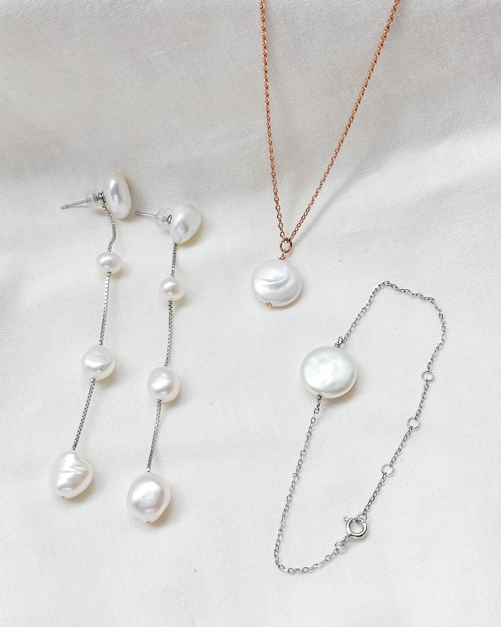 Lua Pearl Bracelet - Image 3