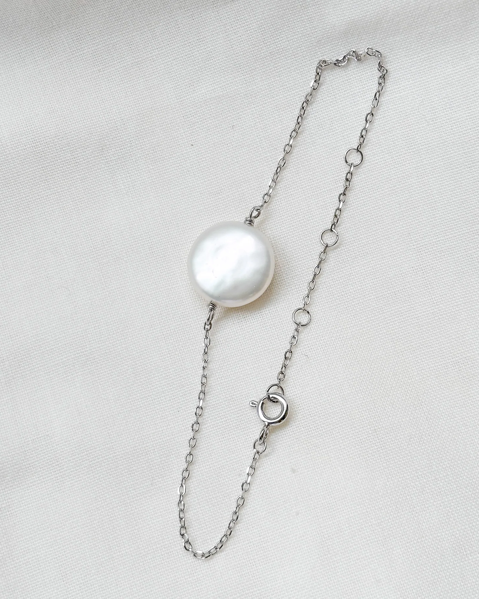 Lua Pearl Bracelet - Image 4